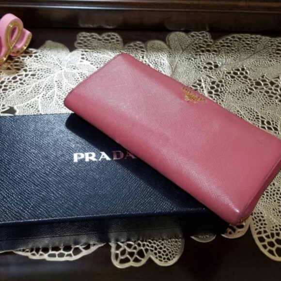Prada Wallet - Picture 6 of 8